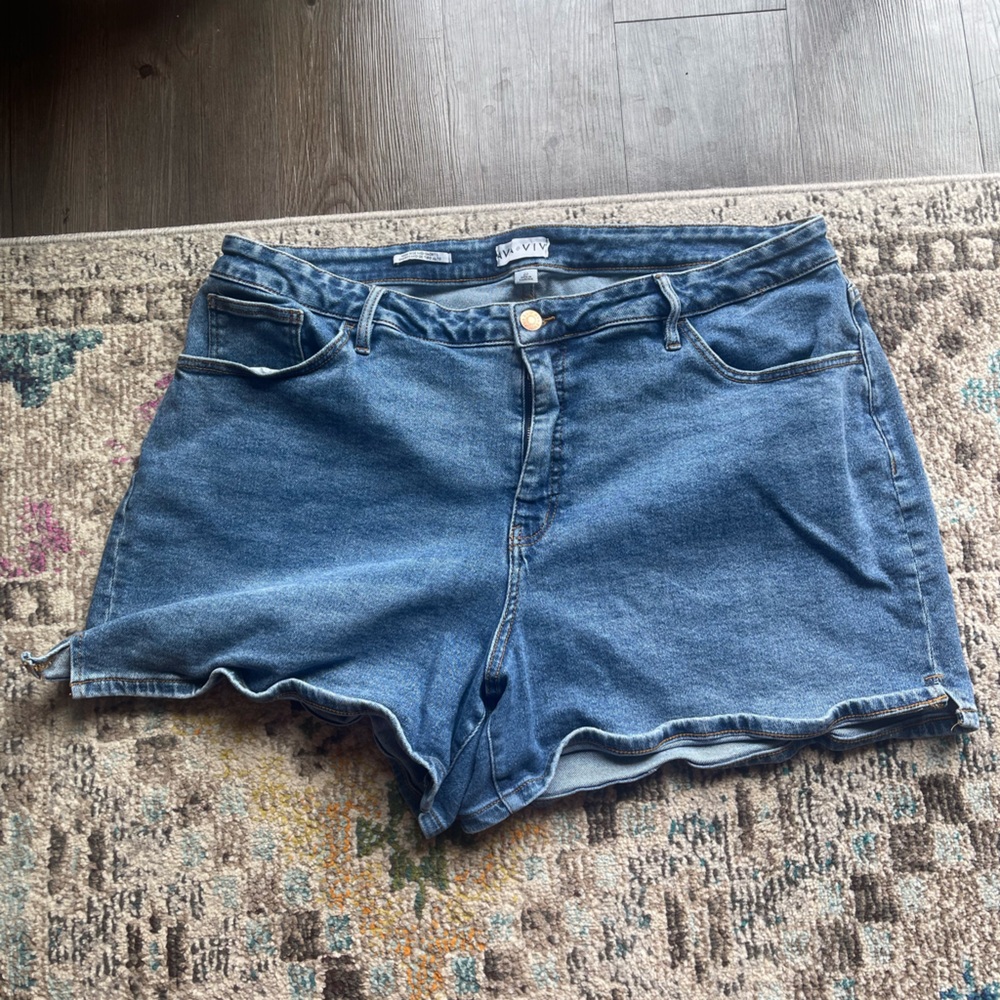 Ava & Viv High Rise Midi Shorts